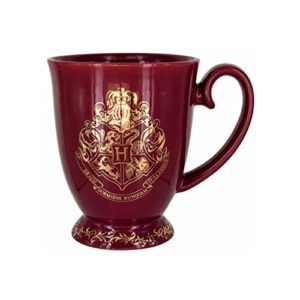 rote Tasse mit goldenem Hogwarts-Wappen von Harry Potter